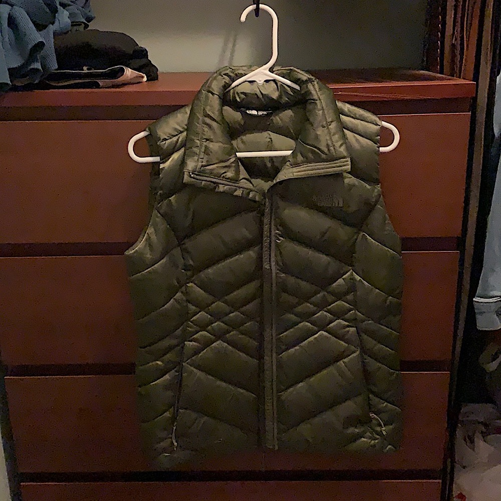 North face puffer vest size small
